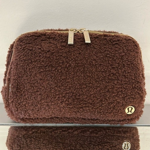 🆕 LULULEMON Athletica Everywhere Belt Bag Fleece LARGE 2L Brown Gold NWT - Picture 6 of 16